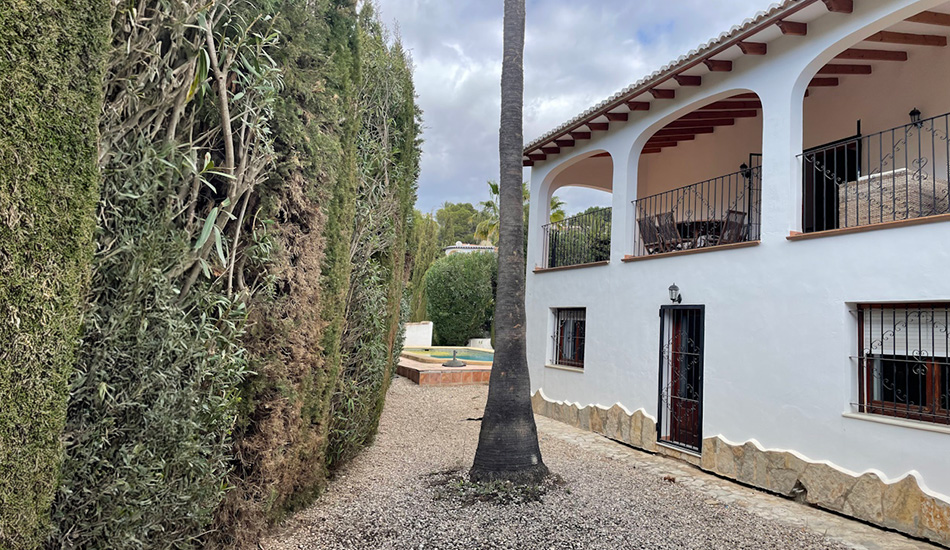 Der Garten an der Seite